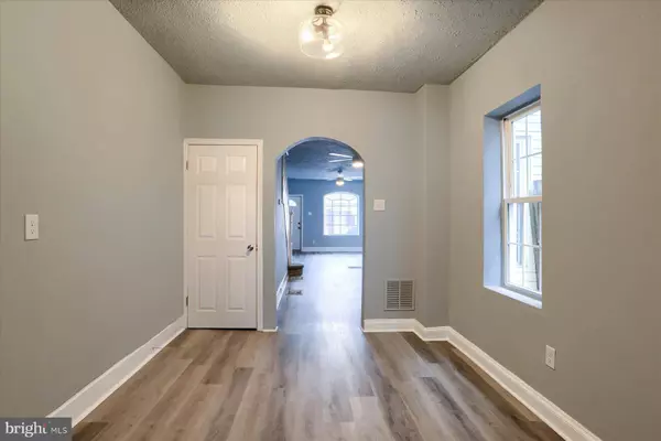 2033 LOGAN ST, Harrisburg, PA 17102