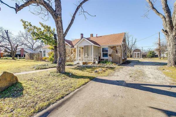 1102 N Buffalo Avenue, Cleburne, TX 76033
