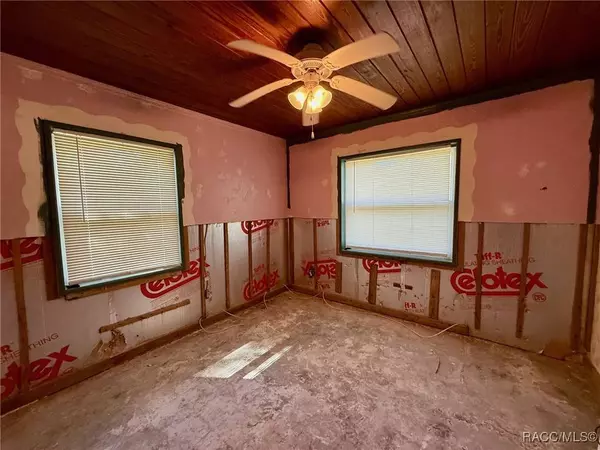 939 NE 4th AVE, Crystal River, FL 34428