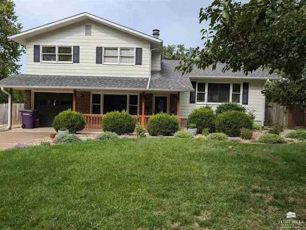 1837 Virginia DR, Manhattan, KS 66502