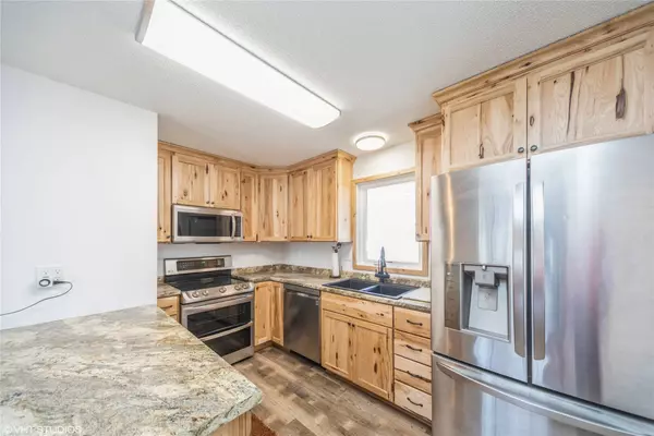 7111 Oliver Smith Drive, Urbandale, IA 50322