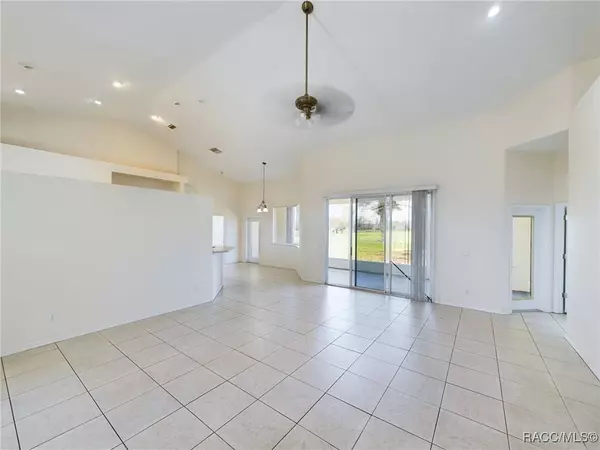 930 N Country Club DR, Crystal River, FL 34429