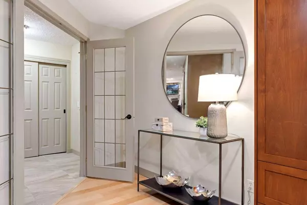 6868 Sierra Morena BLVD SW #131, Calgary, AB T3H 3R6