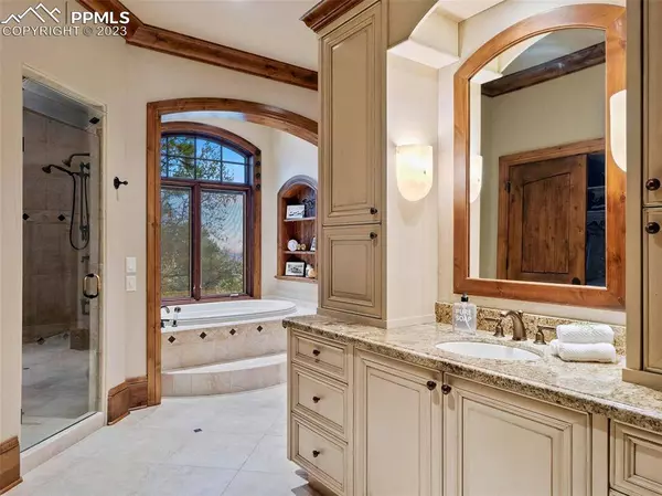 2355 Stratton Forest HTS, Colorado Springs, CO 80906