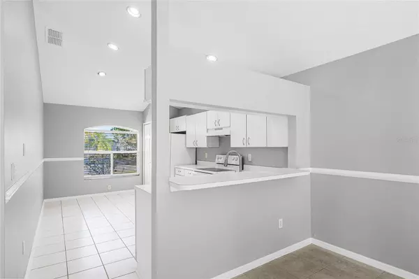 1096 BALLYSHANNON Pkwy, Orlando, FL 32828