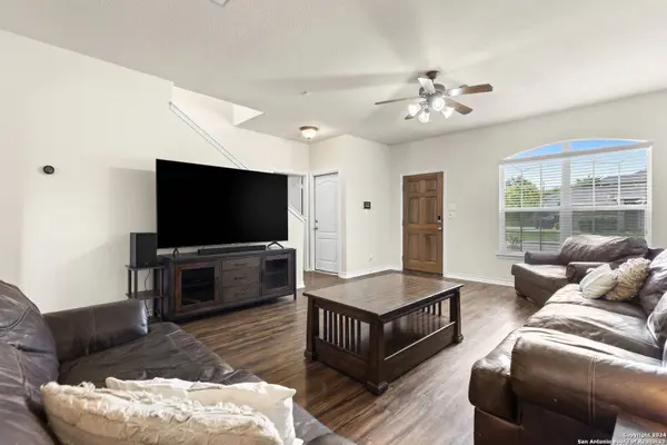 10539 Weser Ln, Helotes, TX 78023