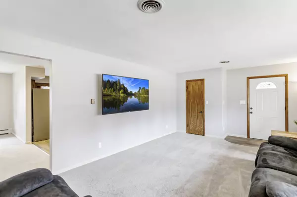 804 S State ST, Hampshire, IL 60140