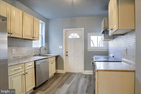 2033 LOGAN ST, Harrisburg, PA 17102