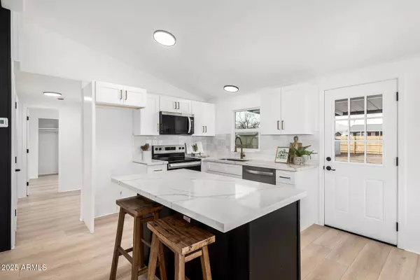 2452 W SHIPROCK Street, Apache Junction, AZ 85120