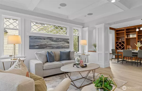 5215 18th AVE NE, Seattle, WA 98105