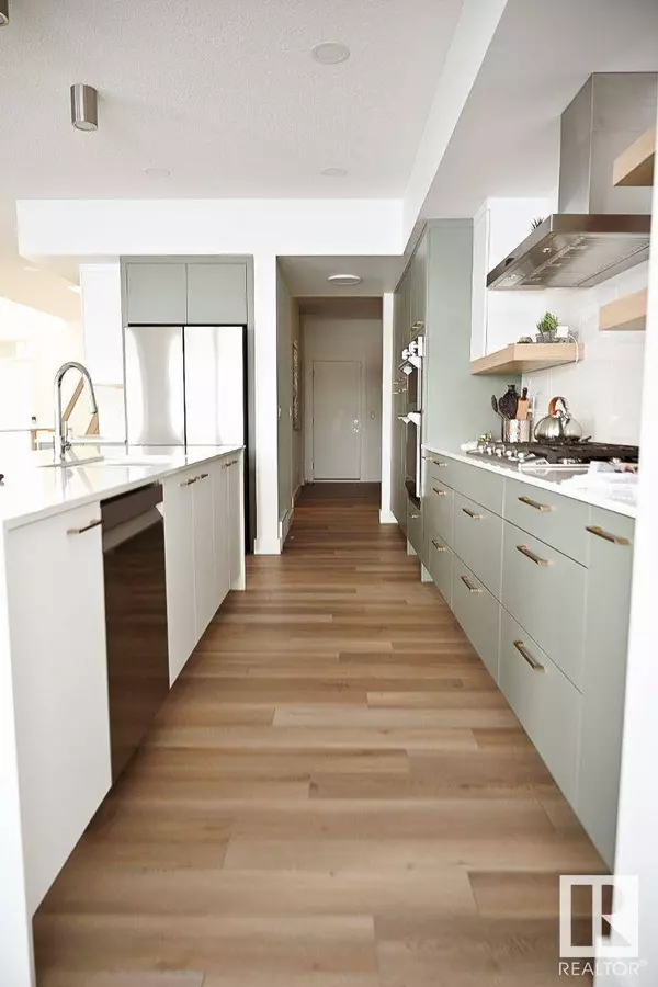 5517 KOOTOOK RD SW, Edmonton, AB T6W 1A6