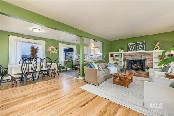 6625 W Holiday Dr, Boise, ID 83709