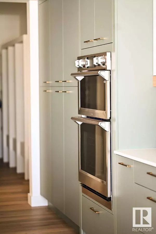 5517 KOOTOOK RD SW, Edmonton, AB T6W 1A6