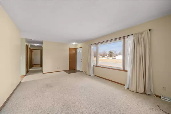 301 SE Peterson Drive, Ankeny, IA 50021