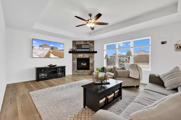 1516 Rainier Ct, Hartford, WI 53027