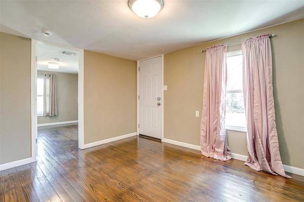 1102 N Buffalo Avenue, Cleburne, TX 76033