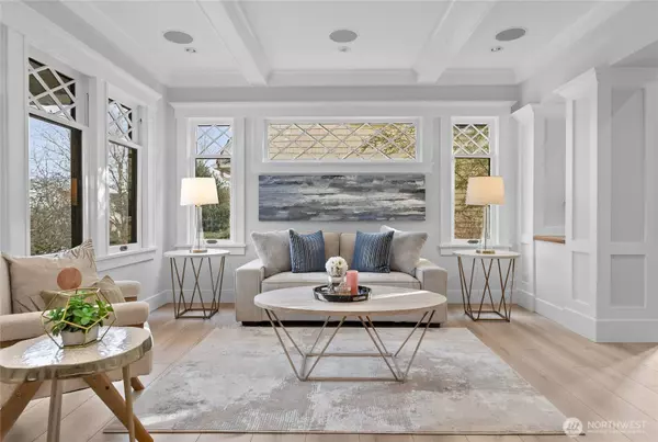 5215 18th AVE NE, Seattle, WA 98105