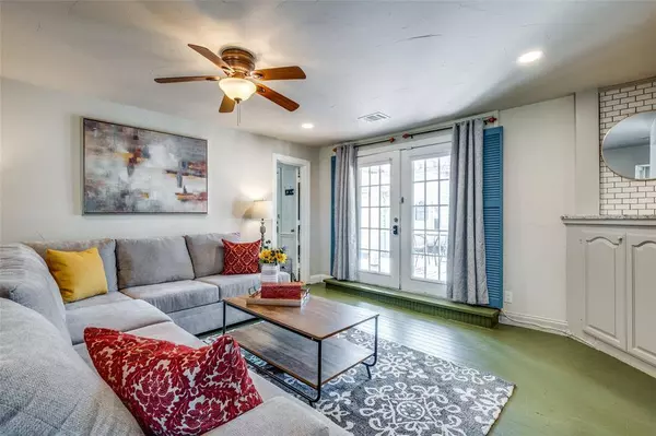 736 E Wall Street, Grapevine, TX 76051