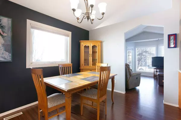 104 Hidden GN NW, Calgary, AB T3A 5K7