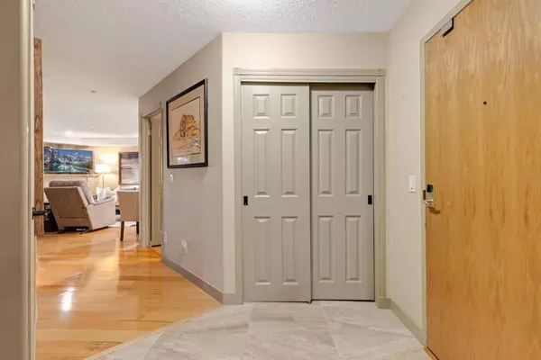 6868 Sierra Morena BLVD SW #131, Calgary, AB T3H 3R6