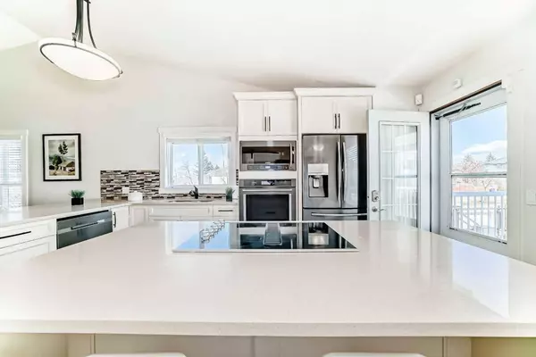 92 Citadel DR NW, Calgary, AB T3G 3V3