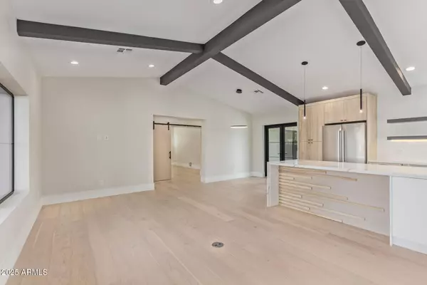 3033 E ROMA Avenue, Phoenix, AZ 85016