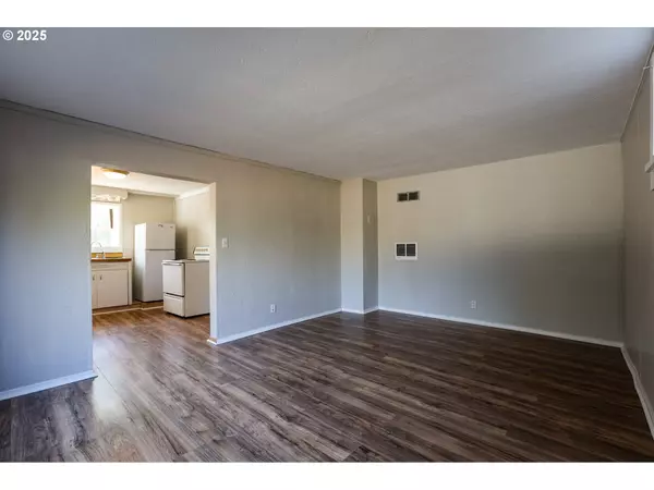 857 N MYRTLE RD, Myrtle Creek, OR 97457