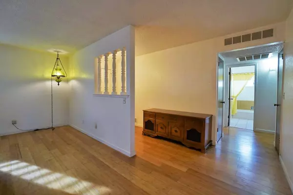 8841 20 1/2 AVE, Lemoore, CA 93245