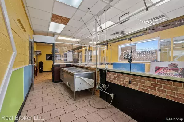 11811 E 7 MILE Road, Detroit, MI 48205