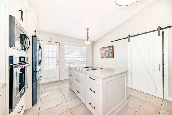 92 Citadel DR NW, Calgary, AB T3G 3V3