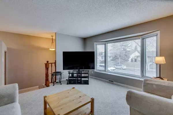 147 Sunbank WAY SE, Calgary, AB T2X 2E4