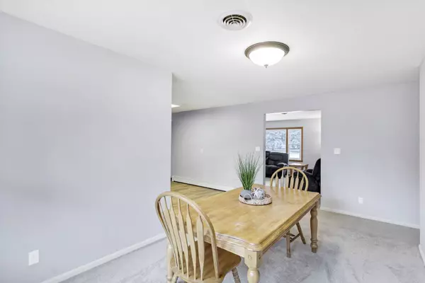 804 S State ST, Hampshire, IL 60140