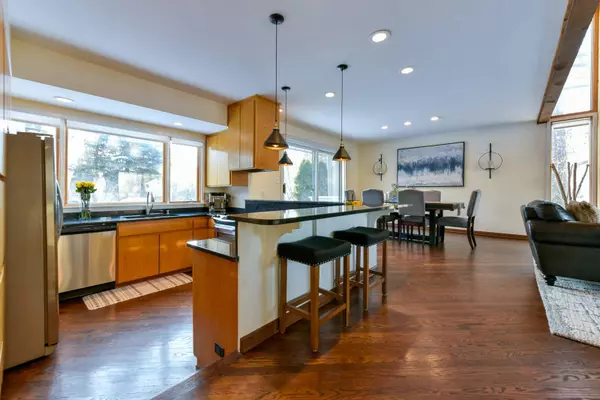 7053 Heathmeadow Ct, Greendale, WI 53129