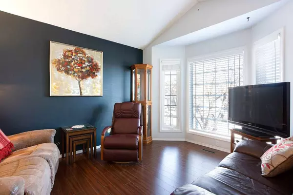 104 Hidden GN NW, Calgary, AB T3A 5K7