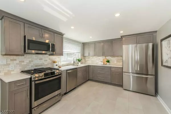 6 Spring Ln, West Caldwell Twp., NJ 07006