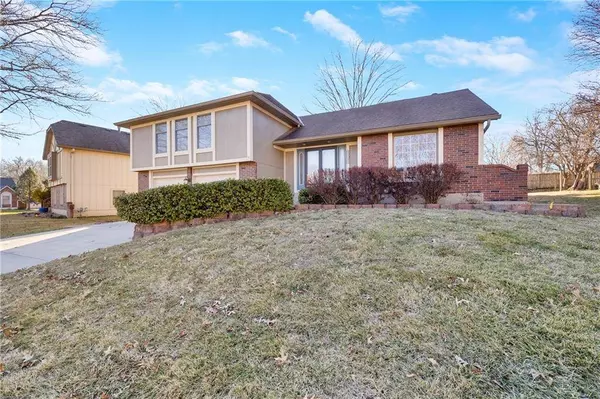 1320 Hilltop DR, Blue Springs, MO 64014