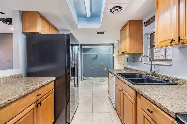 7912 TANGERINE DR, Temple Terrace, FL 33637