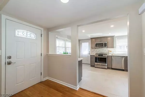 6 Spring Ln, West Caldwell Twp., NJ 07006