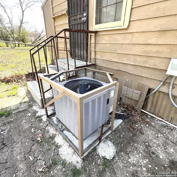 2326 Hiawatha, San Antonio, TX 78210