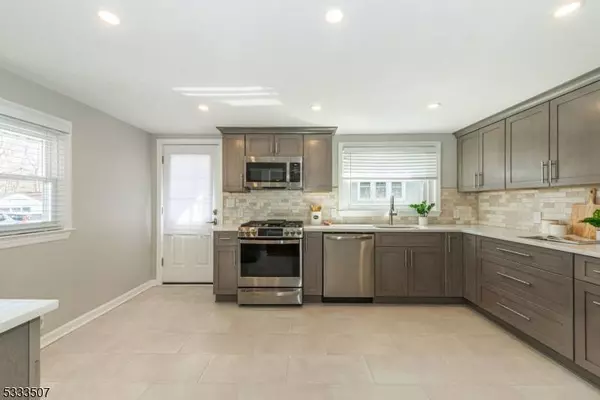 6 Spring Ln, West Caldwell Twp., NJ 07006