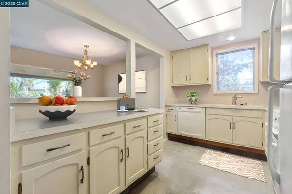 1163 Running Springs Rd #7, Walnut Creek, CA 94595