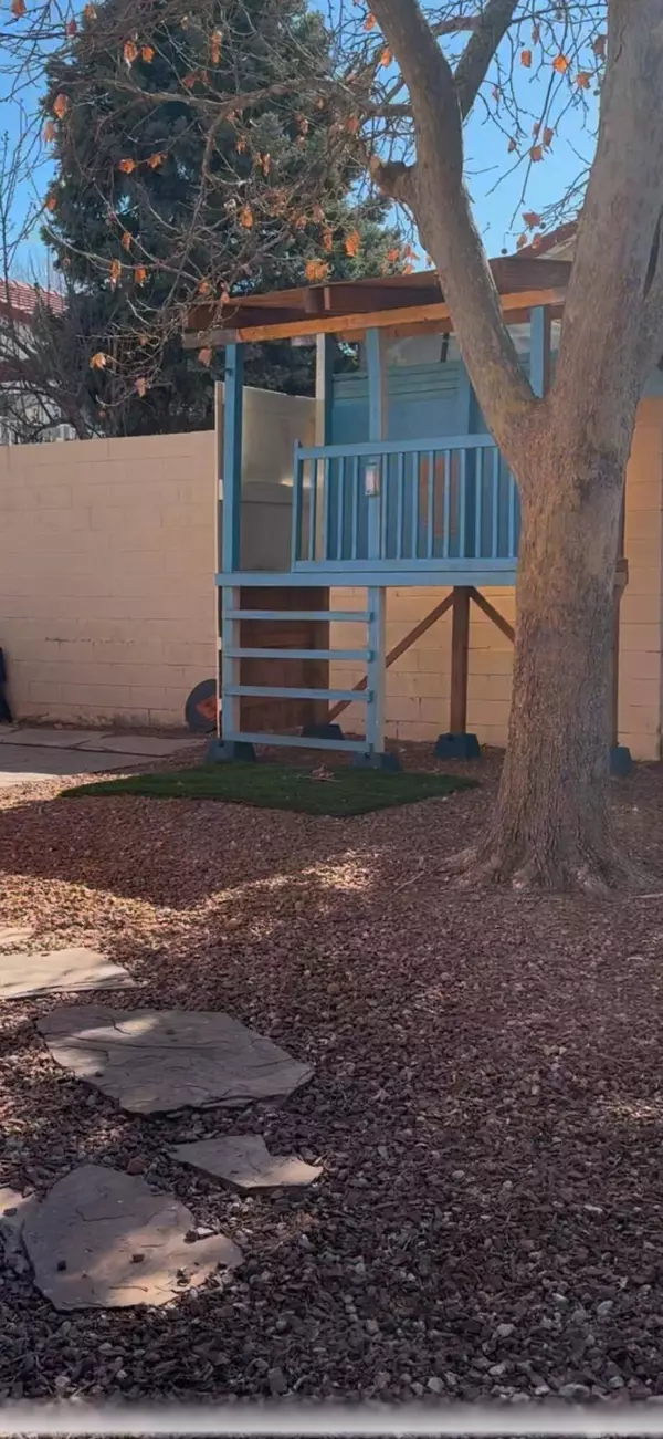 10438 CUEVA DEL OSO NE, Albuquerque, NM 87111