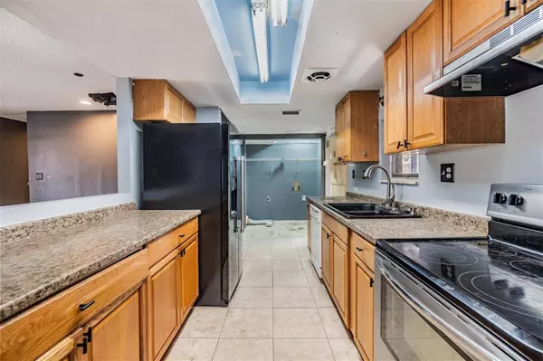 7912 TANGERINE DR, Temple Terrace, FL 33637