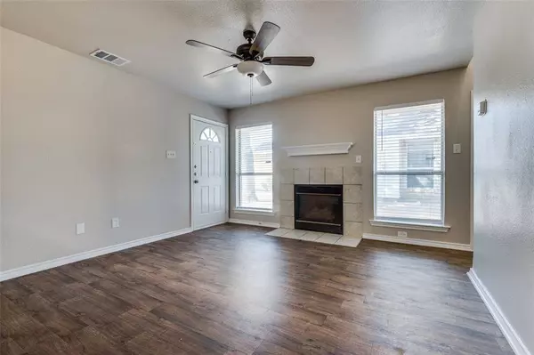 2804 Sunset Strip Avenue, Glenn Heights, TX 75154