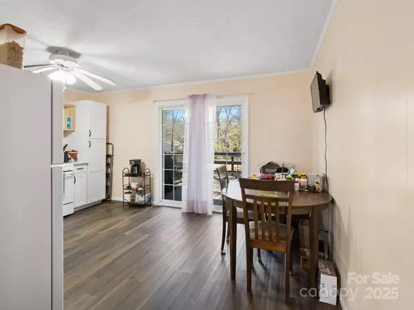 506 Bond ST, Cherryville, NC 28021