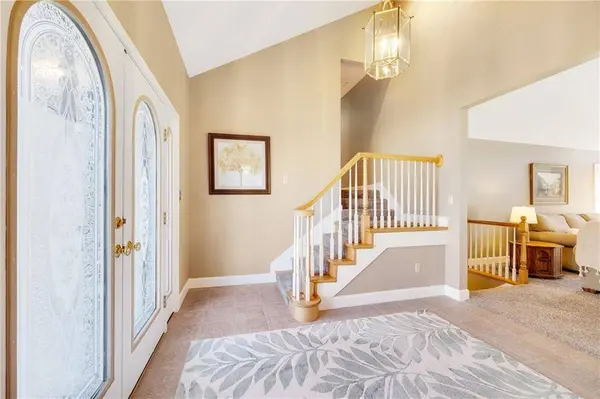 1320 Hilltop DR, Blue Springs, MO 64014