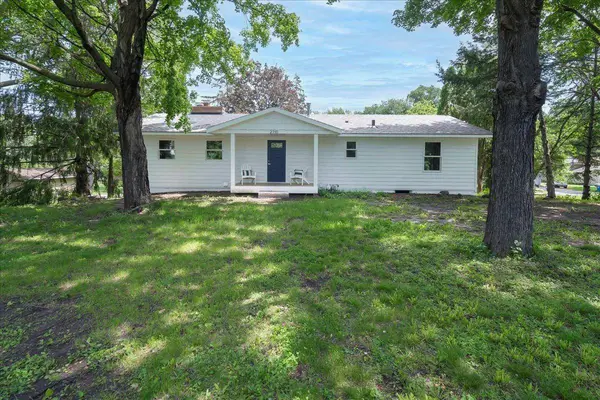 2710 Garden LN, Mound, MN 55364