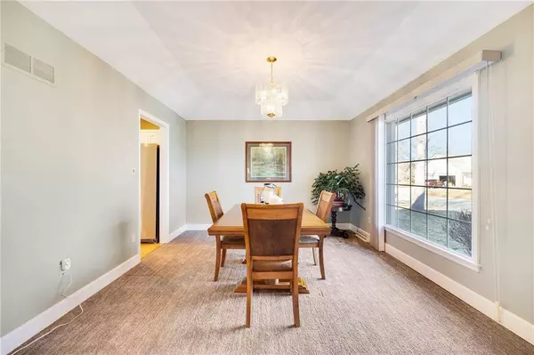 1320 Hilltop DR, Blue Springs, MO 64014