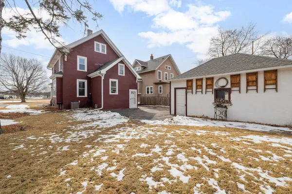 626 W College Ave, Waukesha, WI 53186