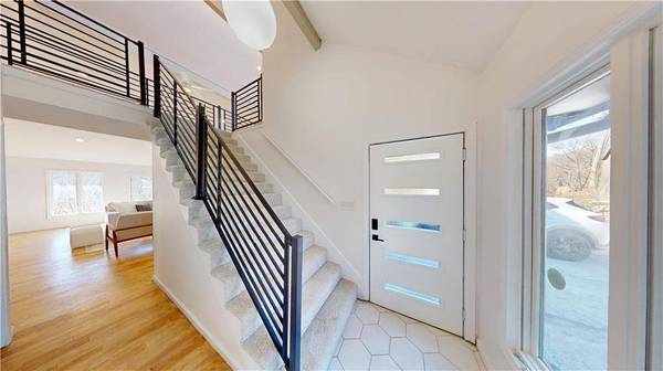 5517 NW Foxhill RD, Kansas City, MO 64152